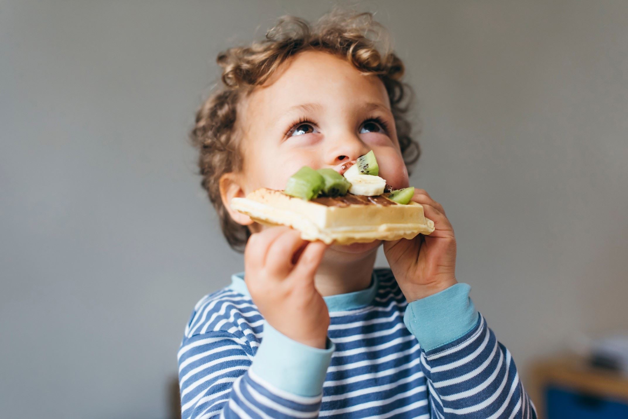 Child-eating-healthy